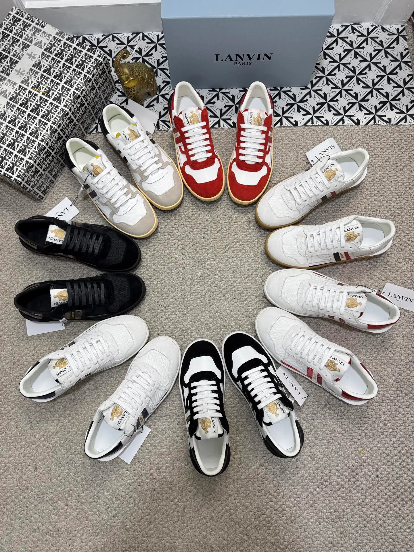 Men's men's shoes 💰520 [New style] 🦈🦈lanvin #LANVIN spring and summer series new colors ❤️‍🔥The latest lace-up fashionable casual Forrest Gump running shoes~bumpr high-quality couple 👫 series!! The latest trendy products of the season. Many bloggers have planted grass and purchased the original molds for customization. The uppers are nubuck leather. They are very versatile, fashionable and casual, and are comfortable to wear on the feet. Recommended! The original molds have clear logo rubber bottoms, which are non-slip and wear-resistant. Size: Female 36~40 Male 38-44 (45 customized